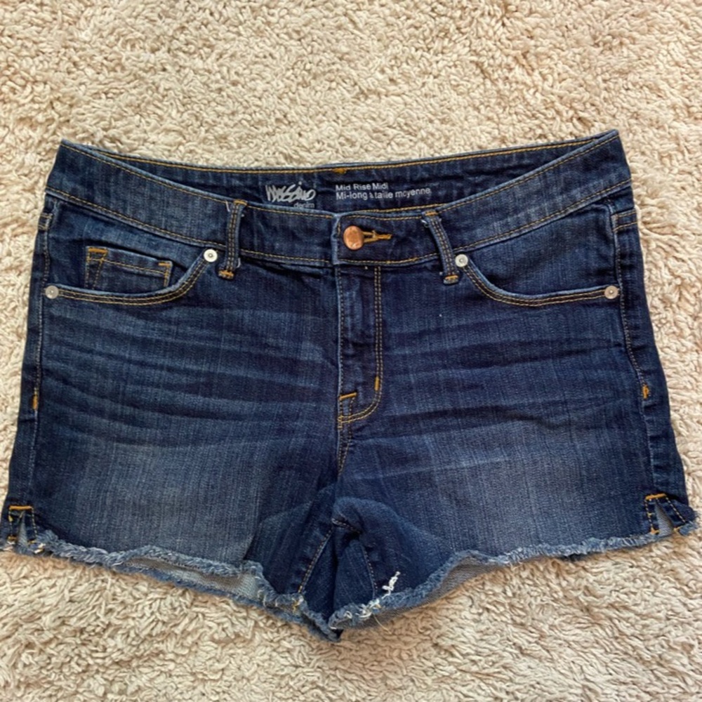 Denim shorts with styled flared ends. Size 8/29